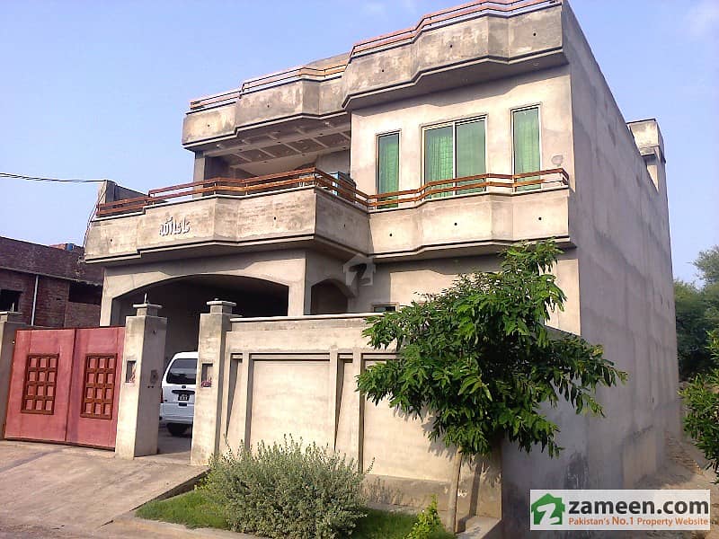 10 Marla Triple Storey House At A Very Good And Excellent Location