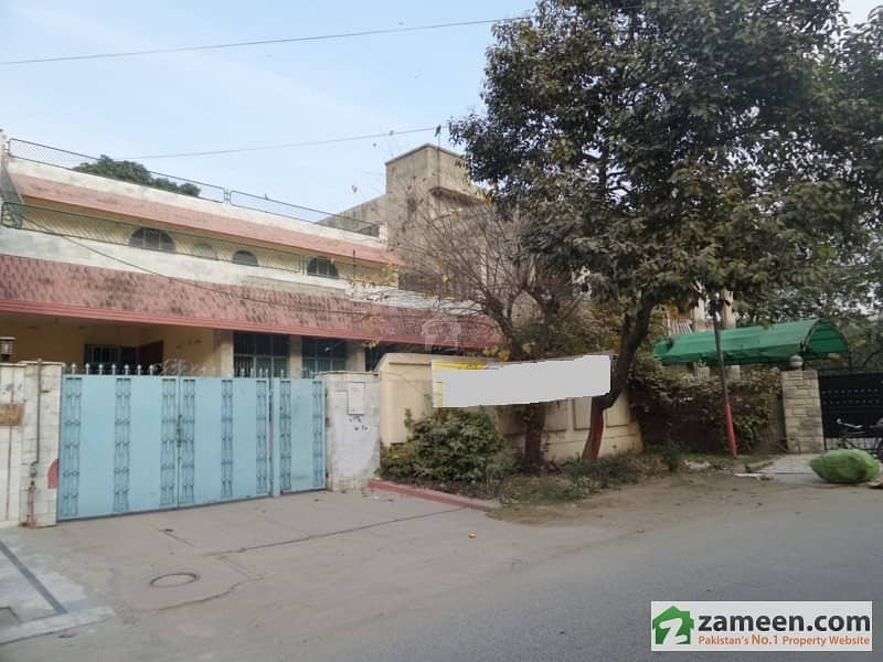 گارڈن ٹاؤن لاہور میں 6 کمروں کا 1 کنال مکان 4 کروڑ میں برائے فروخت۔