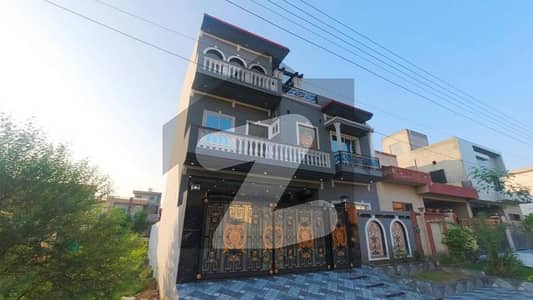 Prime Location 10 Marla House In LDA Avenue - Block J Best Option