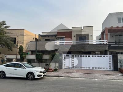 Beautiful One Kanal Used House In Bahria Town Lahore