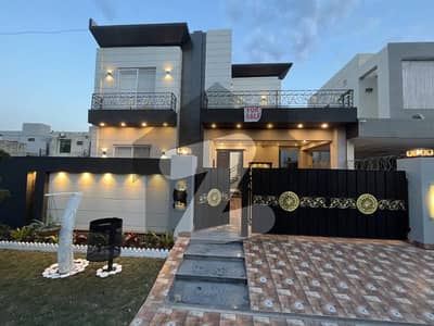 10 Marla Beautiful House with 4 Bedroom for Rent in Phase 5 | Ideal Location