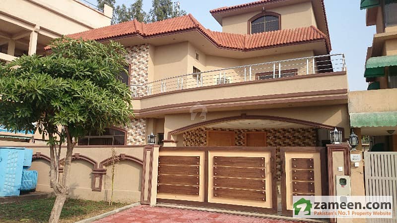 A Very Well Built 6 Bed House On 1 Kanal In DHA Phase 1 Sector E On Main Boulevard For Sale