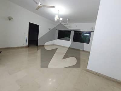 ڈی ایچ اے فیز 6 ڈی ایچ اے ڈیفینس,کراچی میں 6 کمروں کا 1 کنال مکان 3.25 لاکھ میں کرایہ پر دستیاب ہے۔