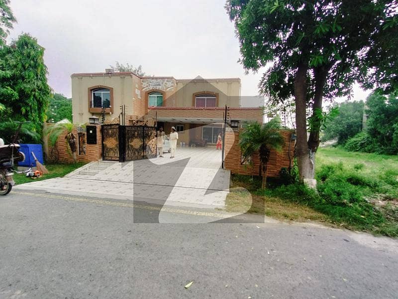 1 KANAL MODERN DESIGN TOP LOCATION BUNGALOW IN DHA PHASE 4 LAHORE