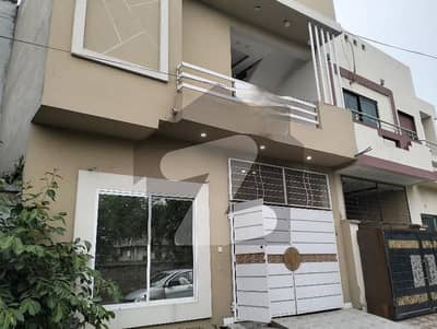 نواب ٹاؤن لاہور میں 3 کمروں کا 4 مرلہ مکان 1.8 کروڑ میں برائے فروخت۔