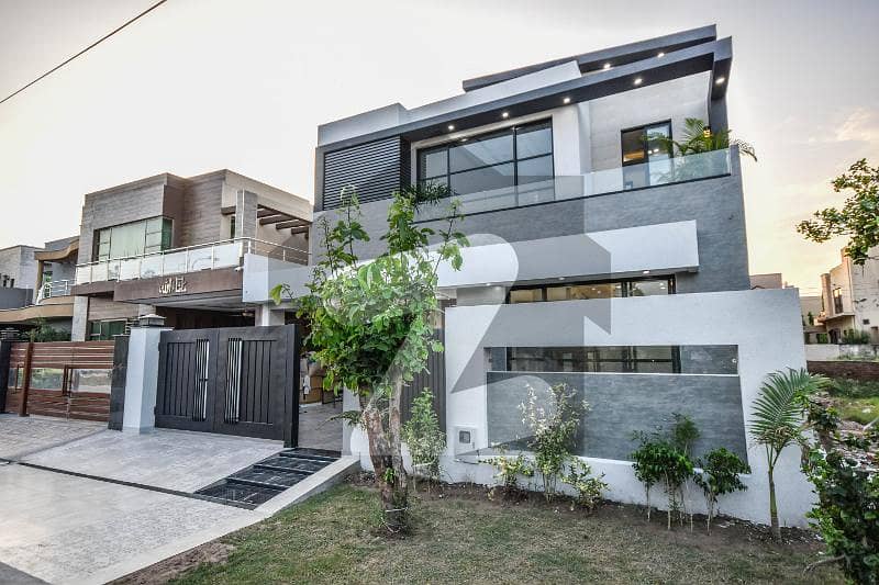 Elegant 10 Marla Home in Prime Location Modern Design and Finishes