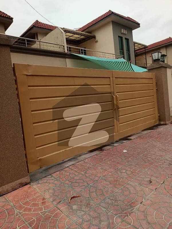 10 Marla beautiful House Available For Sale Near Mosque 10 Marla beautiful House Available For Sale Near Mosque