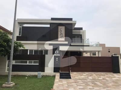 بحریہ ٹاؤن سیکٹر ای بحریہ ٹاؤن,لاہور میں 5 کمروں کا 10 مرلہ مکان 3.7 کروڑ میں برائے فروخت۔