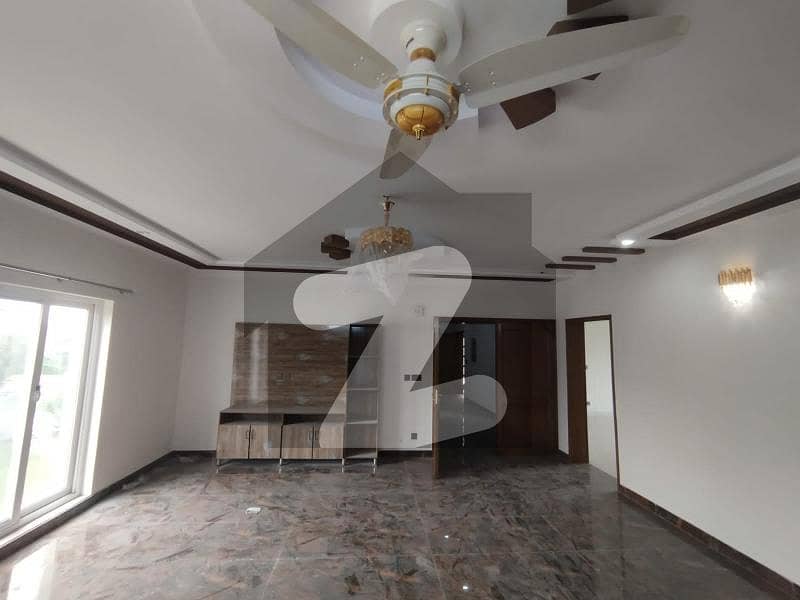 1 KANAL BRAND NEW HOUSE FOR RENT FOR LIVING AND SILENTLY OFFICE PURPOSE IN IED TOWN SECTOR B