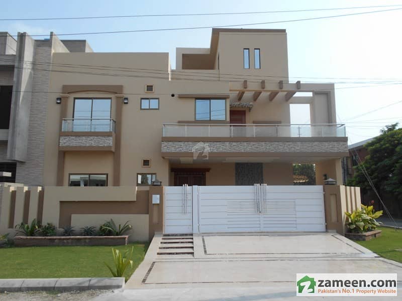 House For Sale In Valencia Housing Society