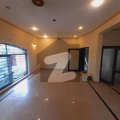 1 Kanal Lower Portion 3 Beds Tv Lounge Separate Gate Available For Rent In DHA Phase 6