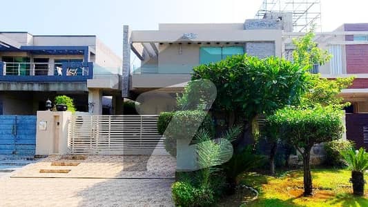 10 MARLA FULLY FURNISHED HOUSE FOR SALE