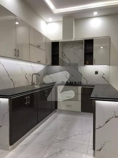 ڈی ایچ اے فیز 7 ایکسٹینشن ڈی ایچ اے ڈیفینس,کراچی میں 4 کمروں کا 4 مرلہ مکان 5.5 کروڑ میں برائے فروخت۔