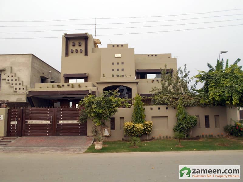 Triple Unit Corner House Is Available For Sale