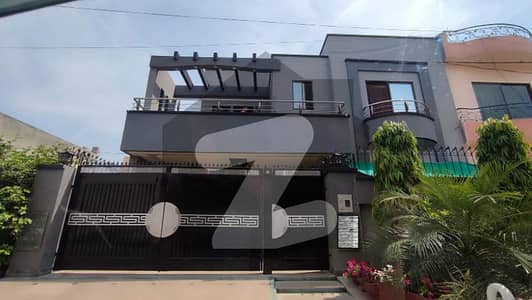 10 Marla Prime Location House For Sale