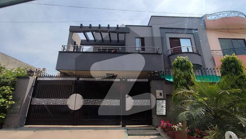 10 Marla Prime Location House For Sale 10 Marla Prime Location House For Sale