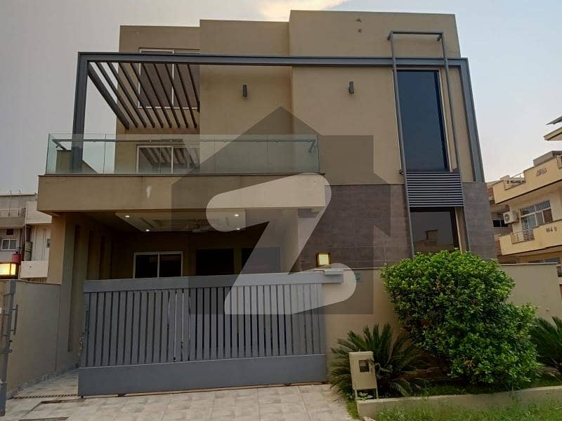Luxury Double Storey House Available For Rent Luxury Double Storey House Available For Rent