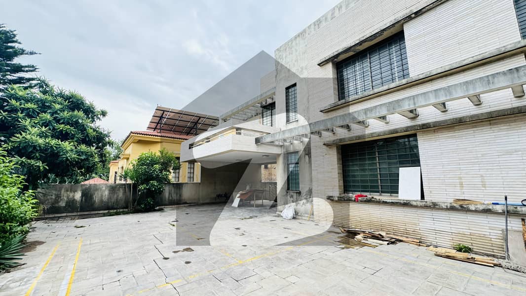 Triple Storey 11 Bedrooms House Available For Rent Triple Storey 11 Bedrooms House Available For Rent
