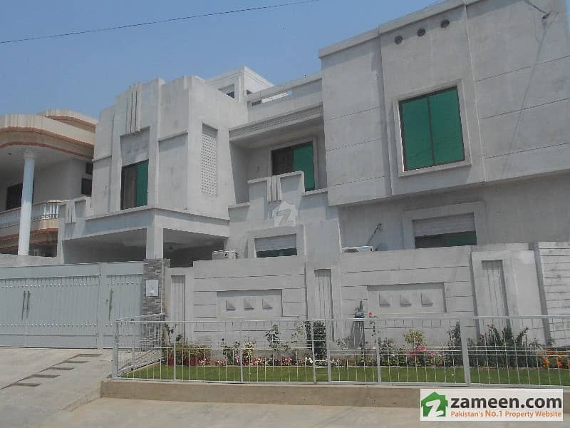 10 Marla House For Sale In Farid Town Sahiwal