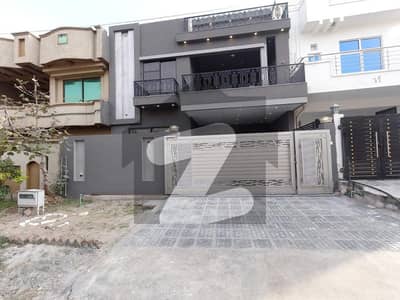 مارگلہ ویو سوسائٹی - بلاک ڈی مارگلہ ویو ہاؤسنگ سوسائٹی,ڈی ۔ 17,اسلام آباد میں 4 کمروں کا 9 مرلہ مکان 3.7 کروڑ میں برائے فروخت۔ مارگلہ ویو سوسائٹی - بلاک ڈی مارگلہ ویو ہاؤسنگ سوسائٹی,ڈی ۔ 17,اسلام آباد میں 4 کمروں کا 9 مرلہ مکان 3.7 کروڑ میں برائے فروخت۔