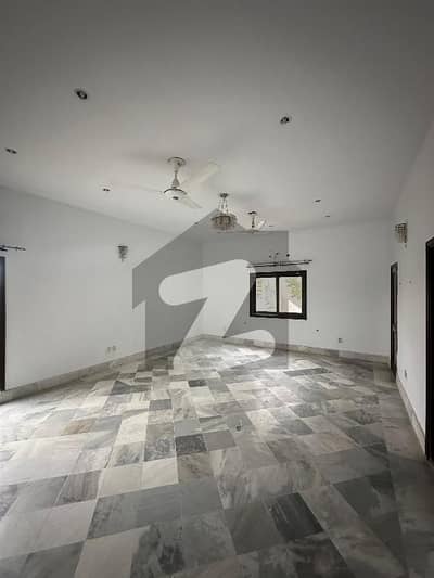 *1000 Yards 3 Bed DD Upper Portion with Servant Quarter For Rent in Dha Phase 8*