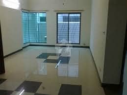 10 Marla Flat Available Lahore Cantt