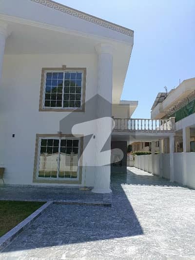 ایف ۔ 11/4 ایف ۔ 11,اسلام آباد میں 7 کمروں کا 2 کنال مکان 36.0 کروڑ میں برائے فروخت۔