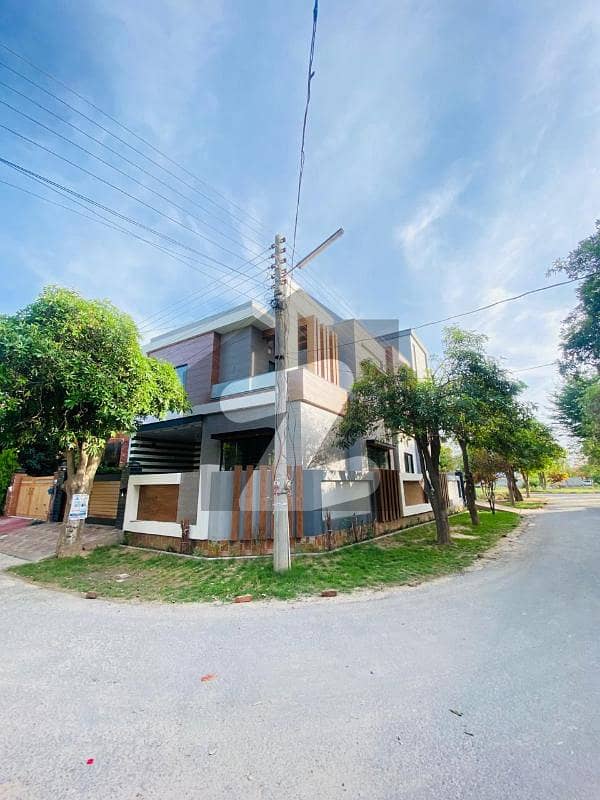 10 Marla House Ideal Loction 10 Marla House Ideal Loction