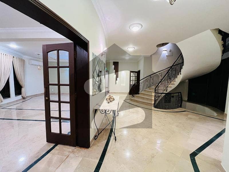 F6.3 1000 Square Yard New Beautiful House F6.3 1000 Square Yard New Beautiful House