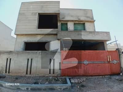 بحریہ ٹاؤن فیز 8 ۔ عمر بلاک بحریہ ٹاؤن فیز 8 ۔ سفاری ویلی,بحریہ ٹاؤن فیز 8,بحریہ ٹاؤن راولپنڈی,راولپنڈی میں 5 کمروں کا 7 مرلہ مکان 1.7 کروڑ میں برائے فروخت۔