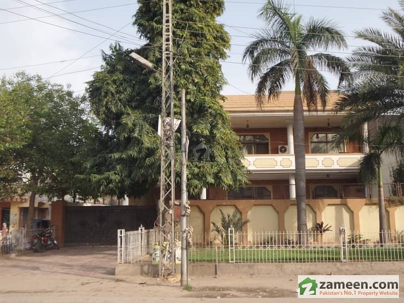 Corner House Is Available For Sale Model Town, Gujranwala ID3208942