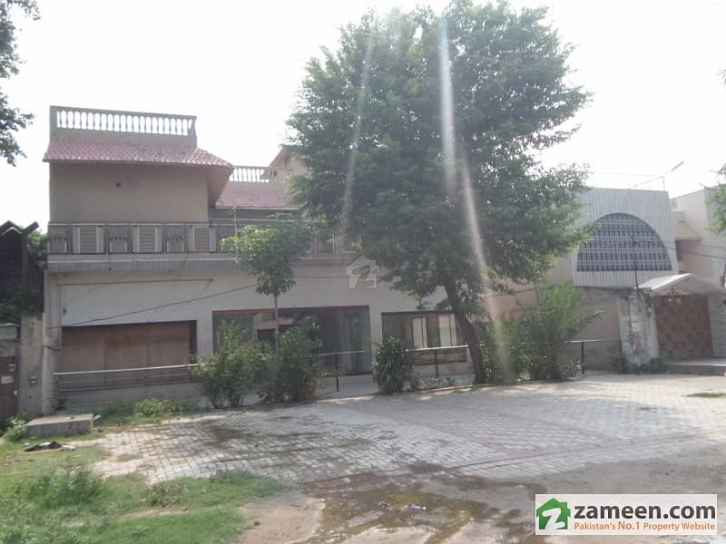 5400 Sq Ft House Commercialized For Sale At A Block Model Town Main Road