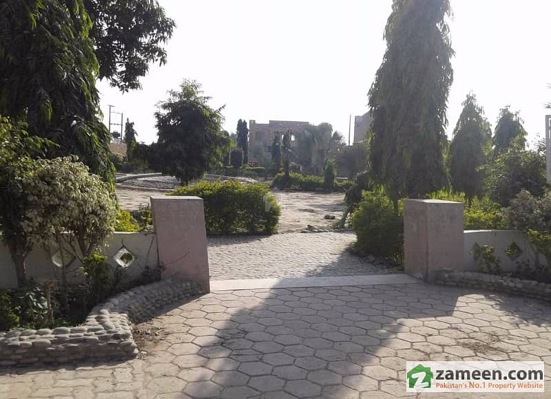 Residential Plot Is Available For Sale In Harris Block Of Lalazar Colony