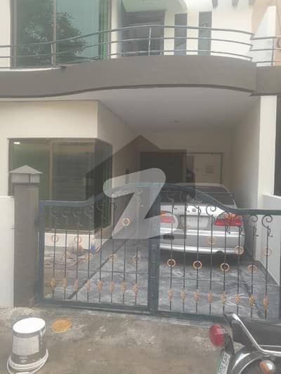 Contact 03008145935
6.5 Marla House for Sale in Nadirabad main road near Butt Sweets contact 03008145935