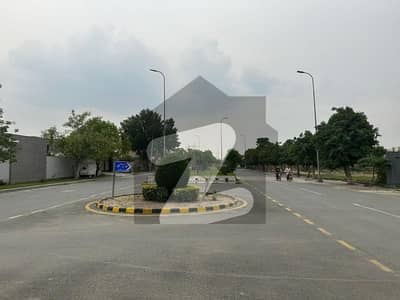 12 Marla Stunning Location Plot FOR SALE In Main Boulevard, E Block Gate, Eden Valley East Canal Road Faisalabad 12 Marla Stunning Location Plot FOR SALE In Main Boulevard, E Block Gate, Eden Valley East Canal Road Faisalabad