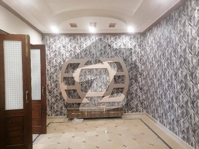 Stunning 5 Marla House In Green Town Available Stunning 5 Marla House In Green Town Available