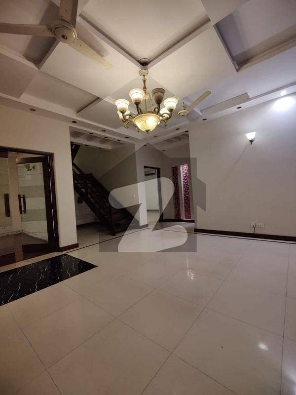 Hot Location 10 Marla House For Rent DD-Block DHA Phase 4