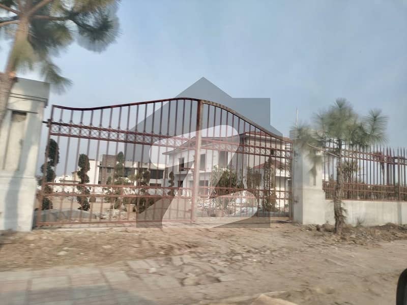 گلبرگ اسلام آباد میں 4 کنال فارم ہاؤس 4.95 کروڑ میں برائے فروخت۔ گلبرگ اسلام آباد میں 4 کنال فارم ہاؤس 4.95 کروڑ میں برائے فروخت۔