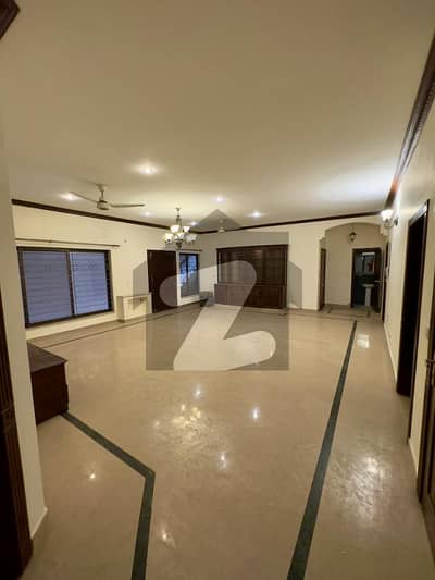 E 11 Multi Socity Good Location Upper Portion with Seprate Gate 3-Bedroom DD TvL kitchen