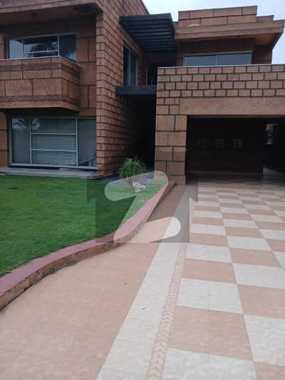 A BEAUTIFUL 33 MARLA MEADOWS VILLAS