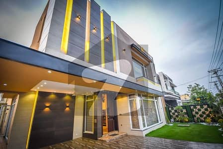 ڈی ایچ اے فیز 4 ڈیفنس (ڈی ایچ اے),لاہور میں 7 کمروں کا 1 کنال مکان 2.7 لاکھ میں کرایہ پر دستیاب ہے۔