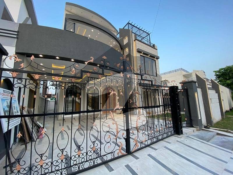 بش ایگزیکٹو ولاز ملتان میں 5 کمروں کا 10 مرلہ مکان 3.56 کروڑ میں برائے فروخت۔ بش ایگزیکٹو ولاز ملتان میں 5 کمروں کا 10 مرلہ مکان 3.56 کروڑ میں برائے فروخت۔