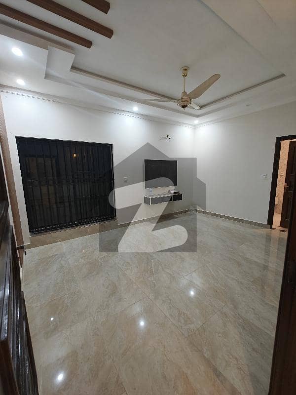 14 MARLA BRAND NEW CORNER PORTION FOR RENT 14 MARLA BRAND NEW CORNER PORTION FOR RENT