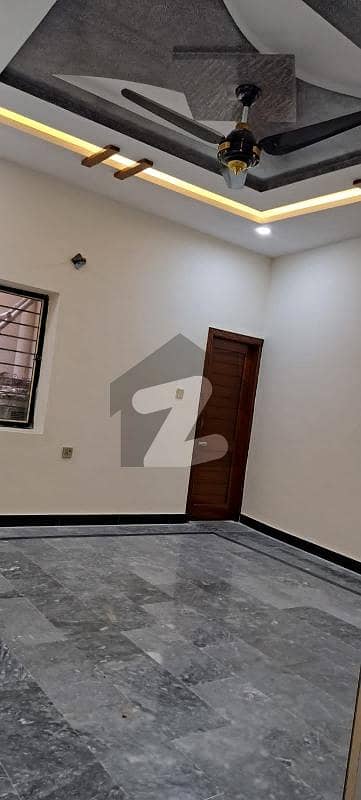 پارک روڈ اسلام آباد میں 5 کمروں کا 6 مرلہ مکان 1.8 کروڑ میں برائے فروخت۔
