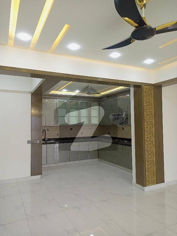 کلفٹن کراچی میں 3 کمروں کا 10 مرلہ فلیٹ 2.95 لاکھ میں کرایہ پر دستیاب ہے۔