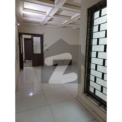 Centrally Located Upper Portion In Ismail City Is Available For Rent