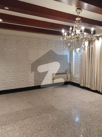 بحریہ ٹاؤن - میڈوز ولاز بحریہ ٹاؤن سیکٹر B,بحریہ ٹاؤن,لاہور میں 4 کمروں کا 1 کنال مکان 3.5 لاکھ میں کرایہ پر دستیاب ہے۔