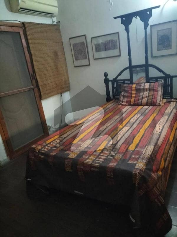 FULLY FURNISHED ROOM WITH BALCONY AVAILABLE FOR RENT IN SEAVIEW APARTMENT