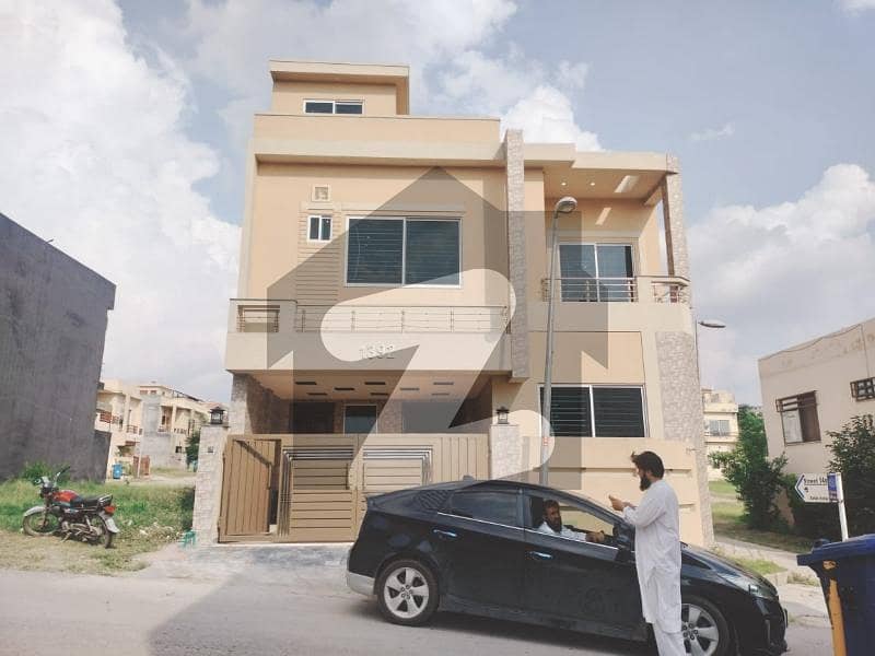 بحریہ ٹاؤن فیز 8 ۔ عمر بلاک بحریہ ٹاؤن فیز 8 ۔ سفاری ویلی,بحریہ ٹاؤن فیز 8,بحریہ ٹاؤن راولپنڈی,راولپنڈی میں 7 کمروں کا 8 مرلہ مکان 75.0 ہزار میں کرایہ پر دستیاب ہے۔ بحریہ ٹاؤن فیز 8 ۔ عمر بلاک بحریہ ٹاؤن فیز 8 ۔ سفاری ویلی,بحریہ ٹاؤن فیز 8,بحریہ ٹاؤن راولپنڈی,راولپنڈی میں 7 کمروں کا 8 مرلہ مکان 75.0 ہزار میں کرایہ پر دستیاب ہے۔