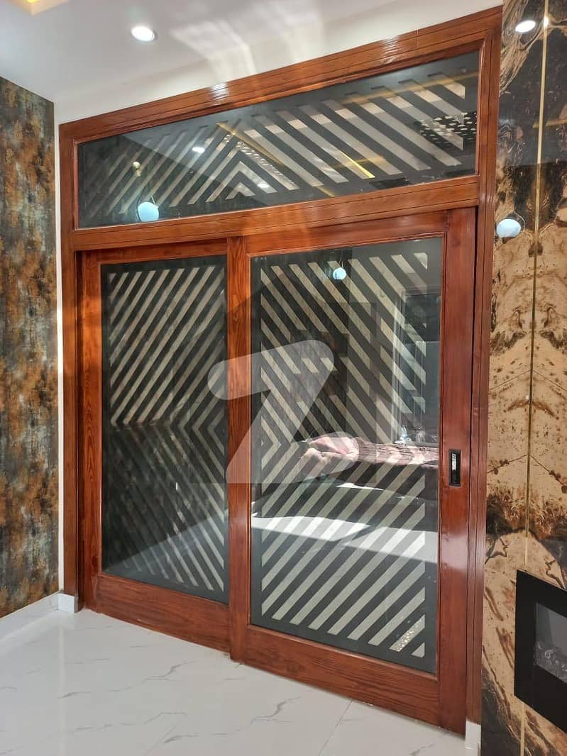 Prime location near to park and commercial Bahria Town Phase 7, Bahria